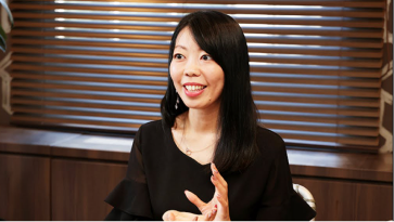 打ち合わせで説明する様子