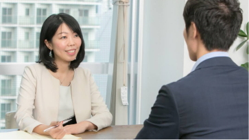 薬局支援の相談を行う様子